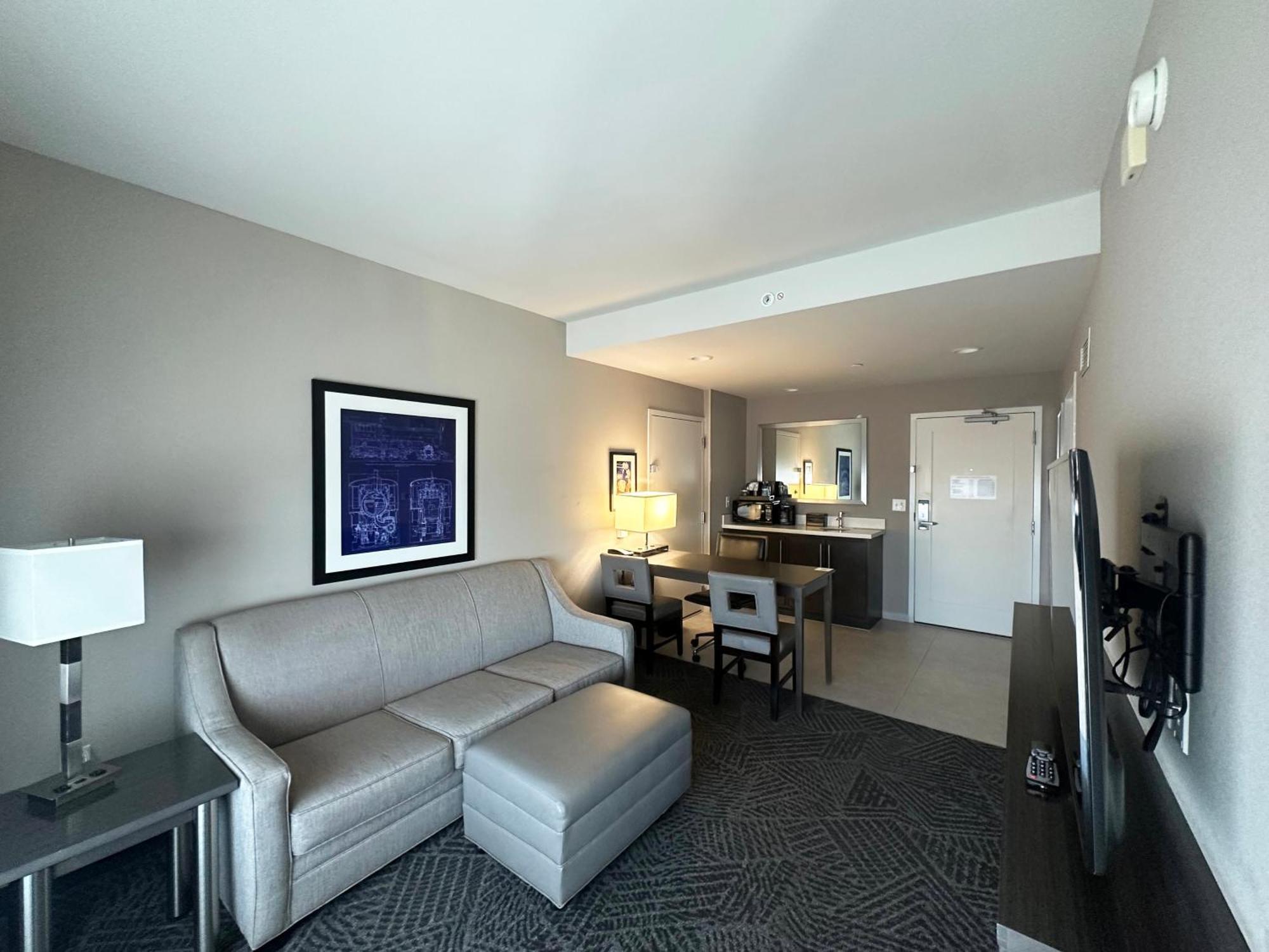 Embassy Suites By Hilton Kansas City Olathe Exterior foto